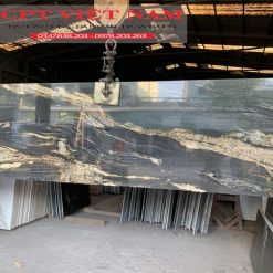 Đá hoa cương tự nhiên Titanium Gold tại kho đá CPT Việt Nam có màu đen vân vàng